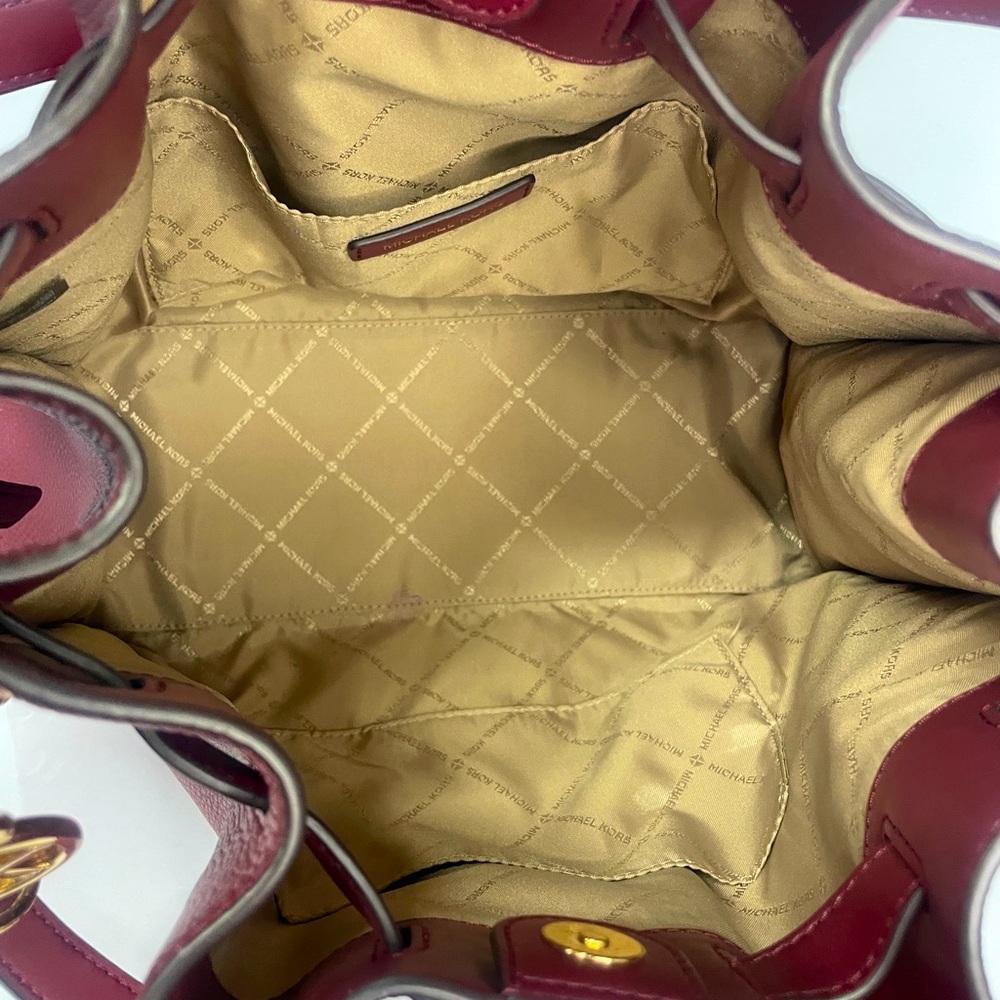 Michael Kors Mina Large Shoulder Bag with Gold Chain - Picture 9 of 10